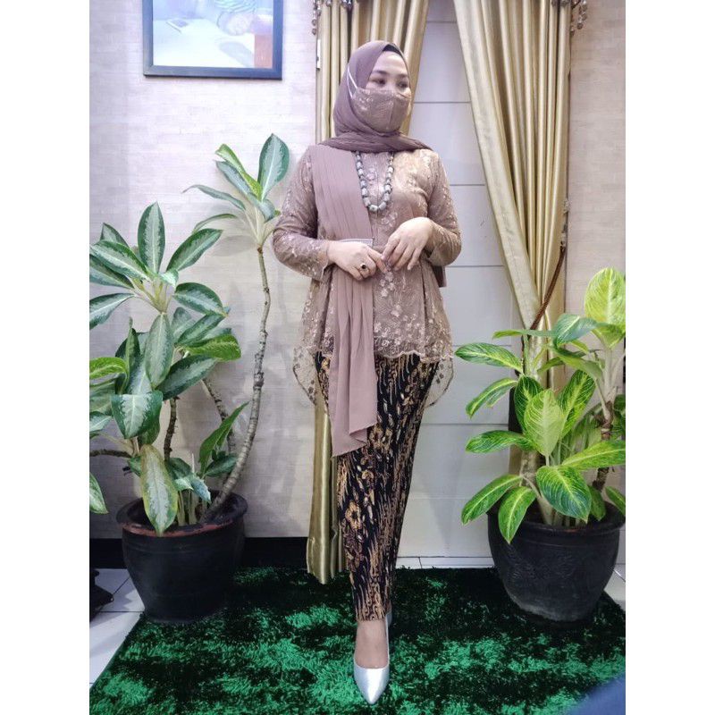 SETELAN AURORA SELENDANG LILAC/LAVENDER /KEBAYA WARNA UNGU-3