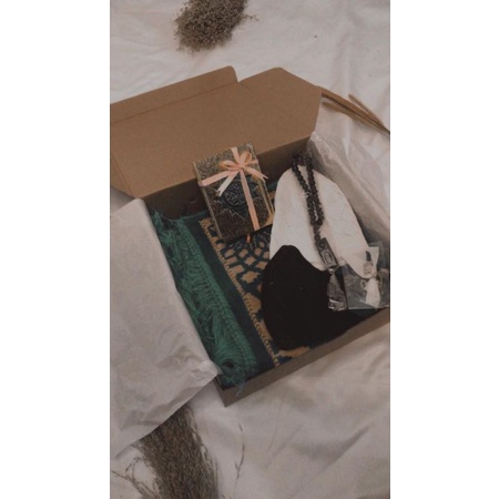 

HAMPERS GIFTBOX KADO ULTAH/ANNIVERSARY UNTUK COWO ALAT SOLAT