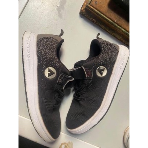PRELOVE Sepatu hitam / sepatu sekolah cewek cowok merk AIRWALK size 32 ( sesuai foto)