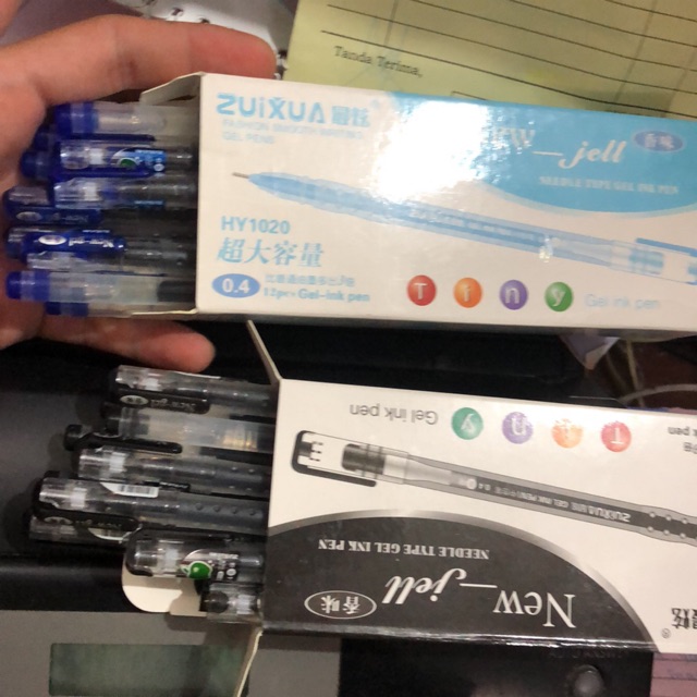 

Bolpen gel zui hua xui xua lusinan biru atau hitam enak dipakai