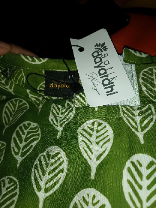 Atasan Batik Wanita Kerja Daun Hijau