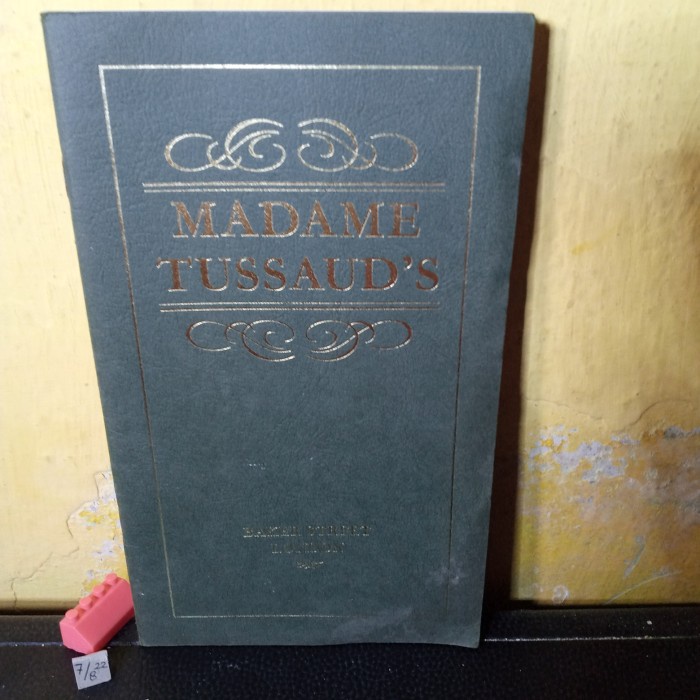 buku bahasa Inggris madame Tussauds baker street London 40 hal