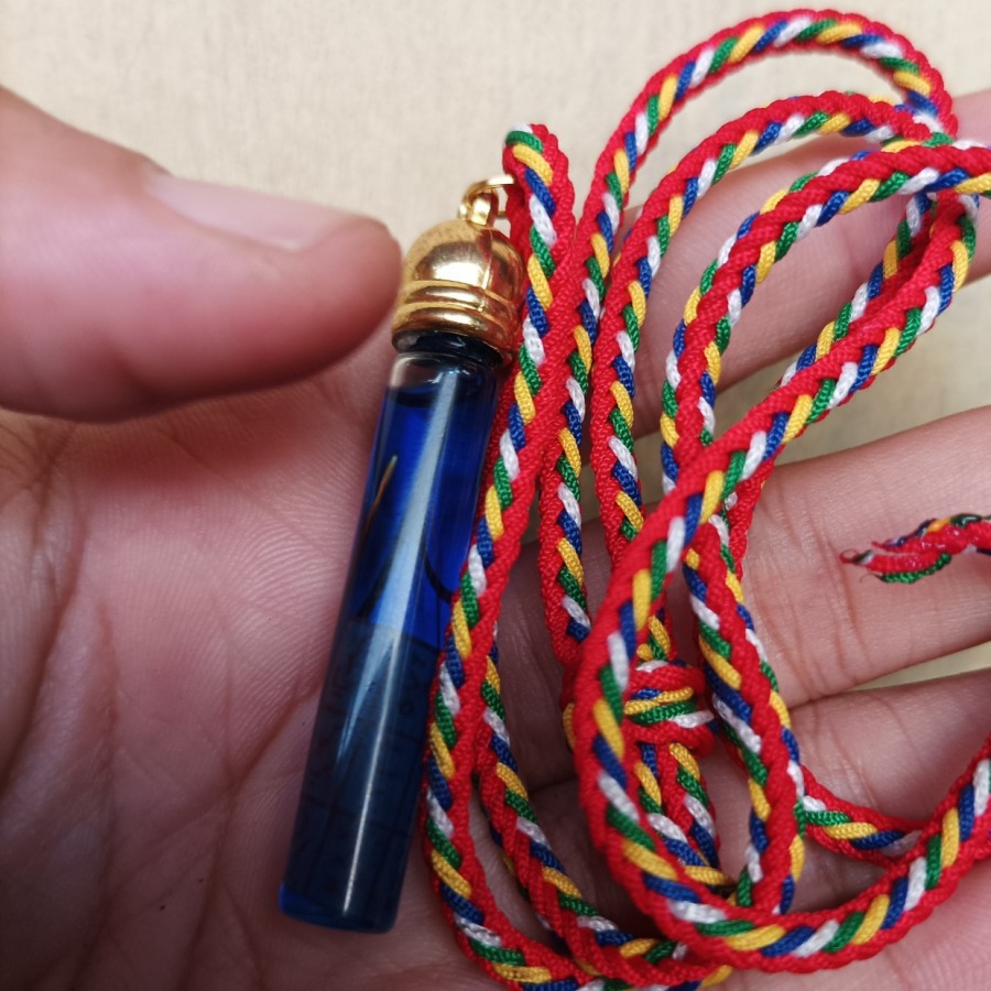 Kalung Attraction Blue Benang Pancawarna