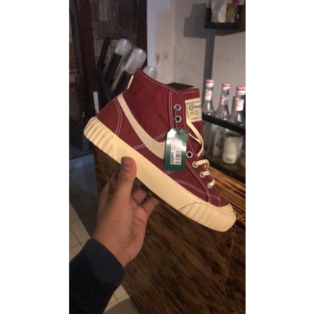 Sepatu Compass Vintage