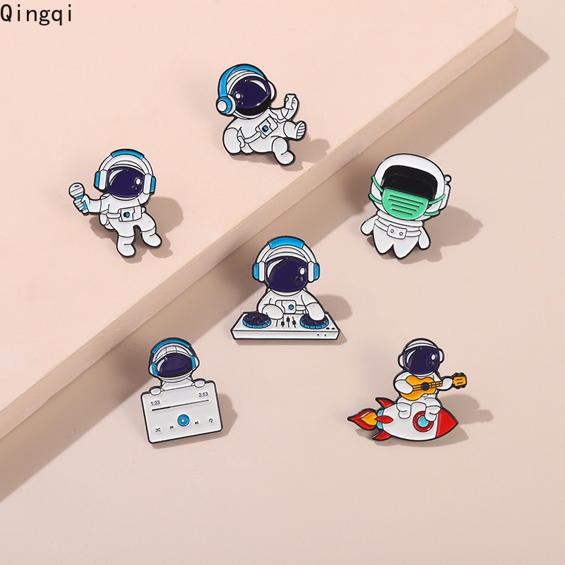 Bros Pin Enamel Desain Planet Luar Angkasa Astronot Galaksi Bintang Untuk Anak