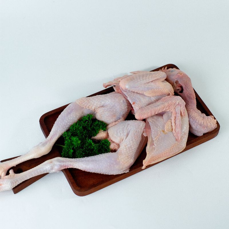 

ayam pejantan segar ukuran 600gr per ekor bisa potong empat atau utuh