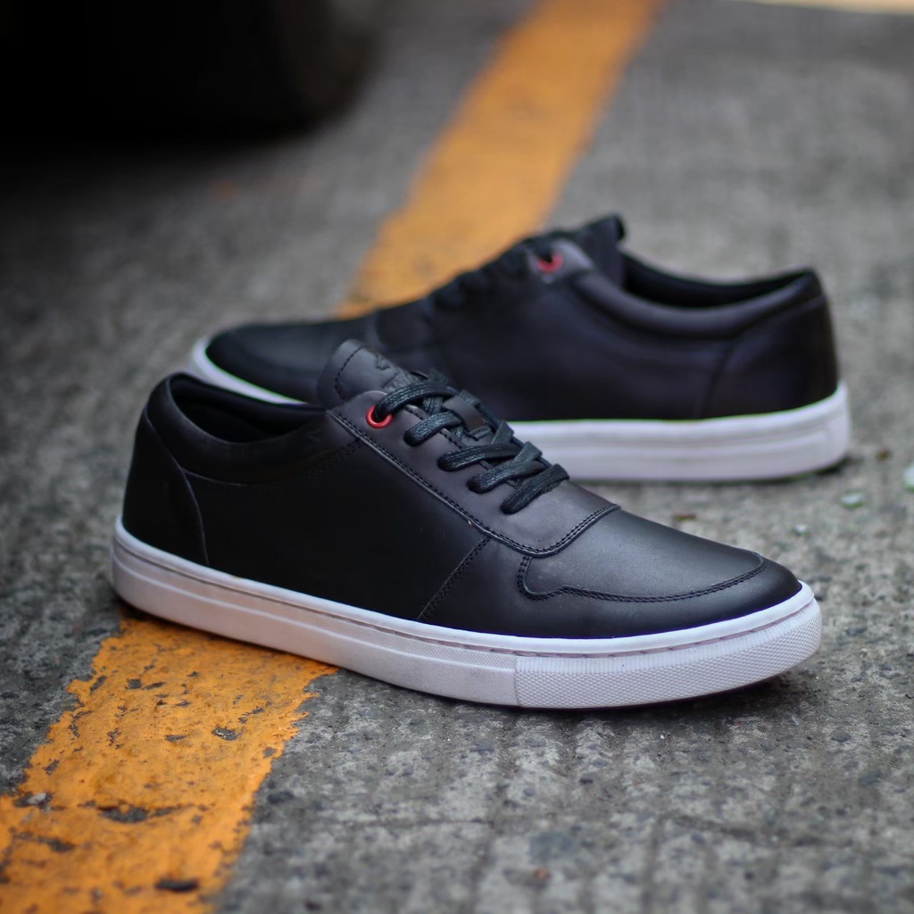 Sepatu Pria Casual Wolf Sneakers Vol 01