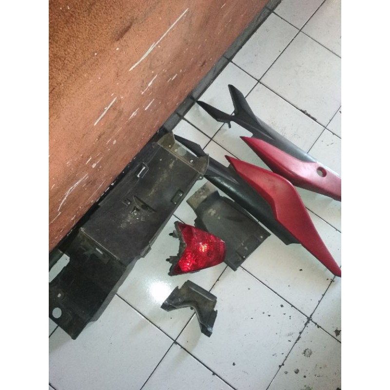 cover body belakang Cbr 250r spakbor kolong set lampu stoplamp lampu rem belakang cbr 250 r cbr250r