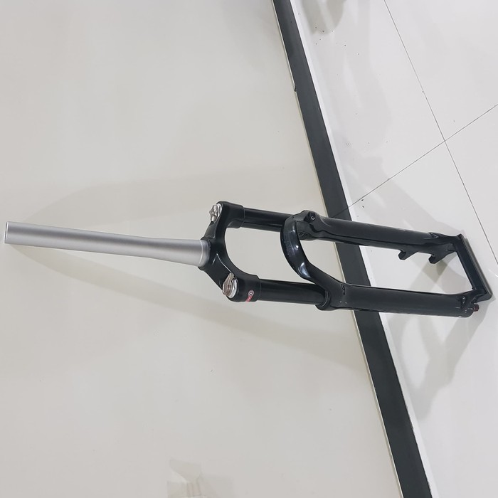 READY     Fork 27.5 Epixon Air Tapper Travel 120 Black Stanchion
