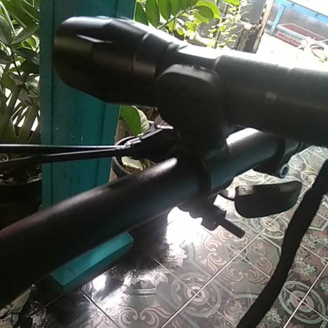 Bracket Sepeda Mounting Senter Lampu Putar 360 Derajat Bracket Sepeda Mounting Senter Lampu Putar 360 Derajat