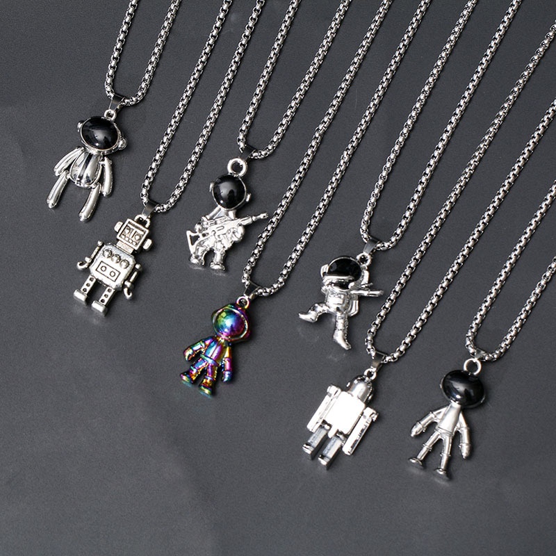 Kalung Rantai Liontin robot Astronot Bahan Titanium steel Gaya hip hop Untuk Pasangan