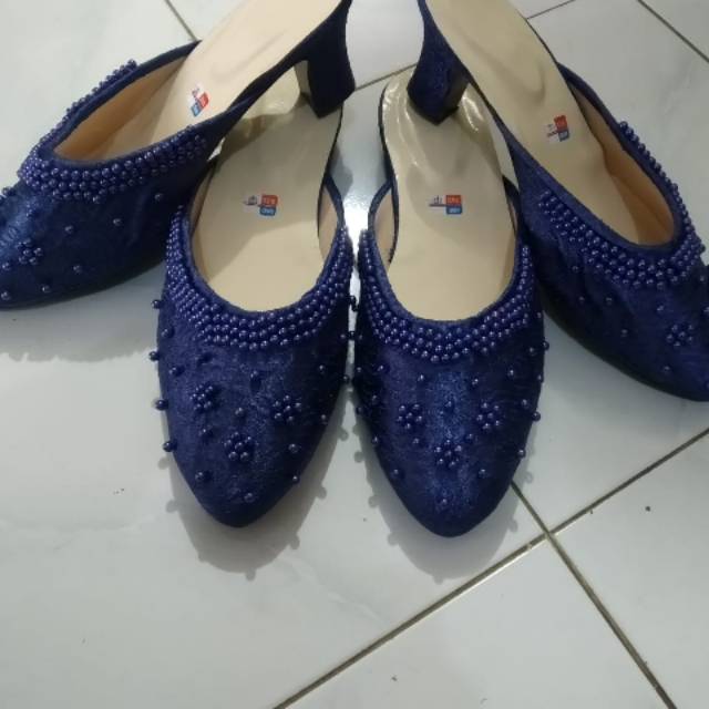 Sepatu pengantin sepasang pria dan wanita mutiara