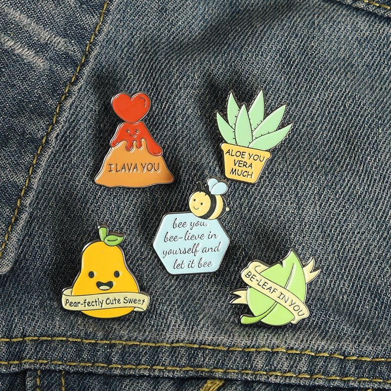 7.7 BIG SALE !! PIN ENAMEL / BADGE /FUNNY BADGE / ACCESORIES TAS/ BROS