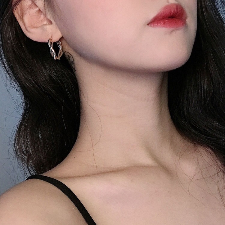 Anting Model Twist Untuk Aksesoris