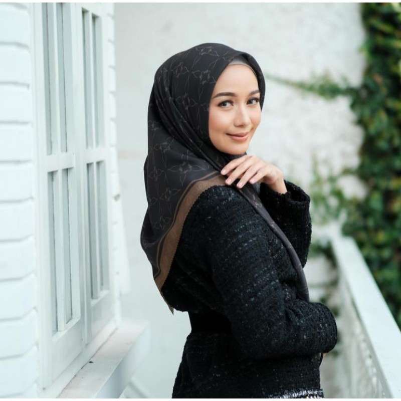 Kerudung Voal SegiEmpat Motif Mono Black /Hijab SegiEmpat