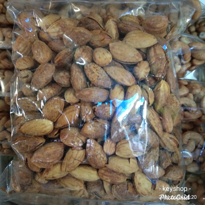 

Kacang Almond