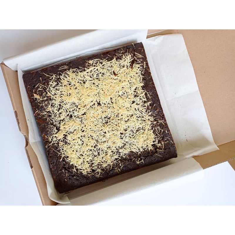 

Fudgy Brownies Topping Keju uk 18x18cm