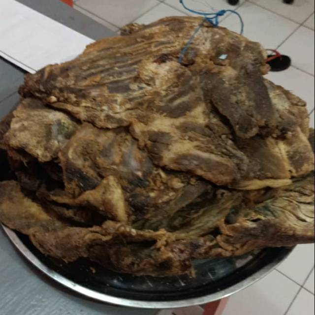 

Dendeng Rusa, Maluku. Dendeng di jemur hiingga kering. Tahan lama