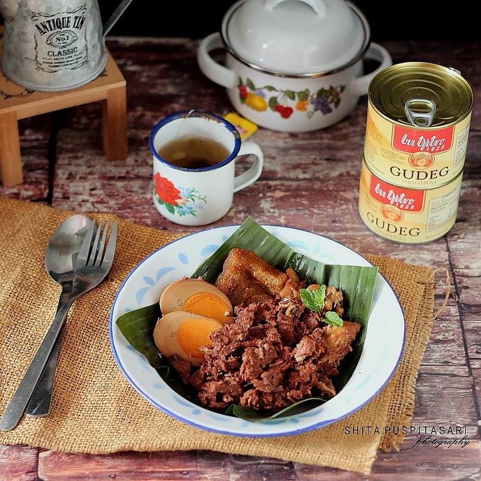 Gudeg Kaleng Bu Tjitro 1925 -  Paket Hemat 4 Kaleng Gudeg Netto 210 gr