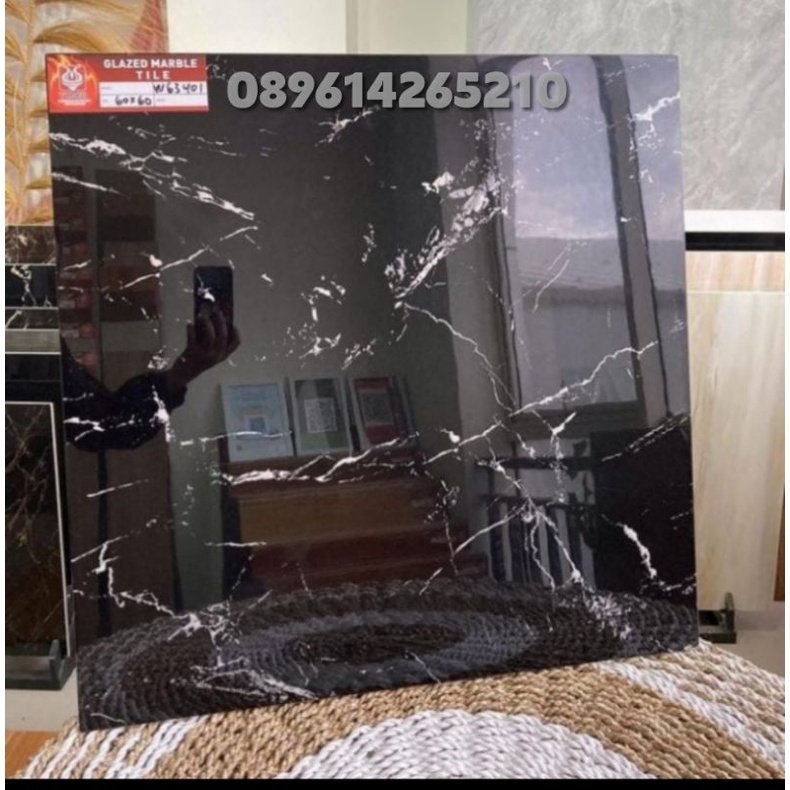 granit lantai 60x60 hitam corak putih bay touc