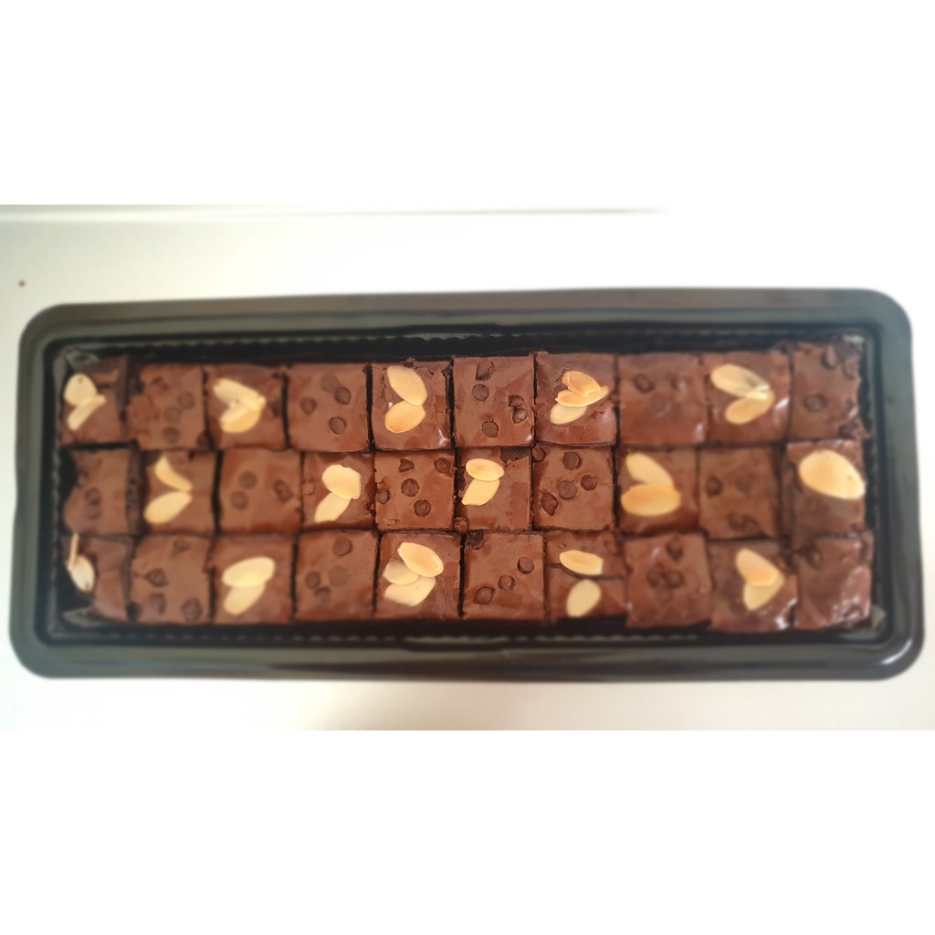 

Shiny Crust Brownies dengan Topping