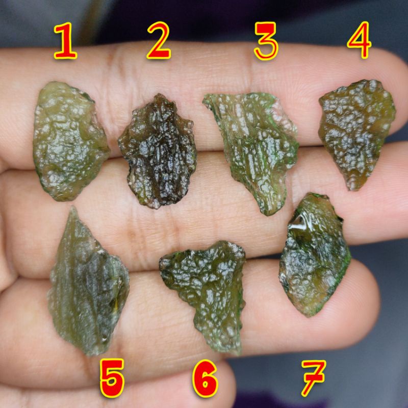 NATURAL ROUGH MOLDAVITE KERIKIL BATU METEOR CZECH BAHAN LIONTIN