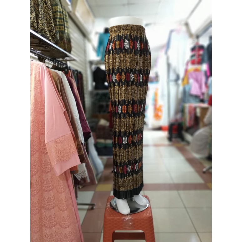 Rok Plisket Bawahan Kebaya, Motif Sepatu Navy