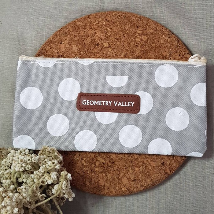 

Murah Pencil Case Canvas Geometry Valley Sale!!!