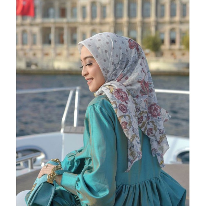 ROYAL WHITE SERIES BUTTONSCARVES