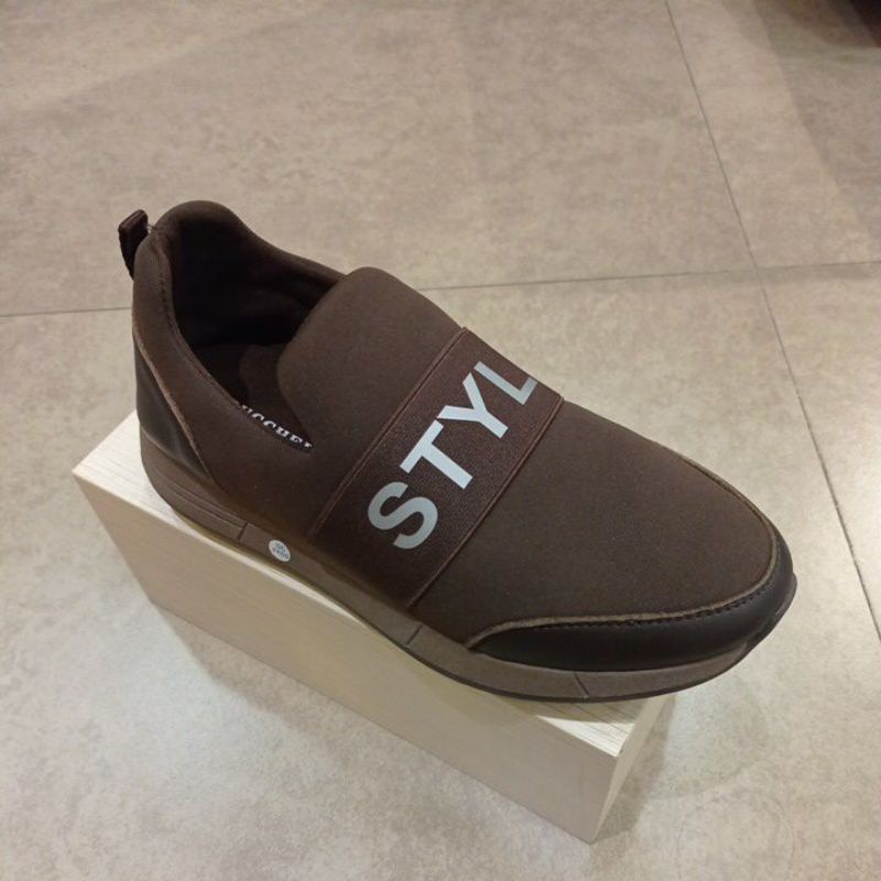 Buccheri sneaker wanita/ARTBY2012