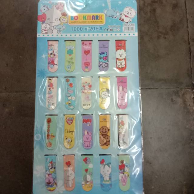 

PEMBATAS BUKU/ PEMBATAS BUKU MOTIF BTS BT21 ( PER LEMBAR ISI 20 PCS )