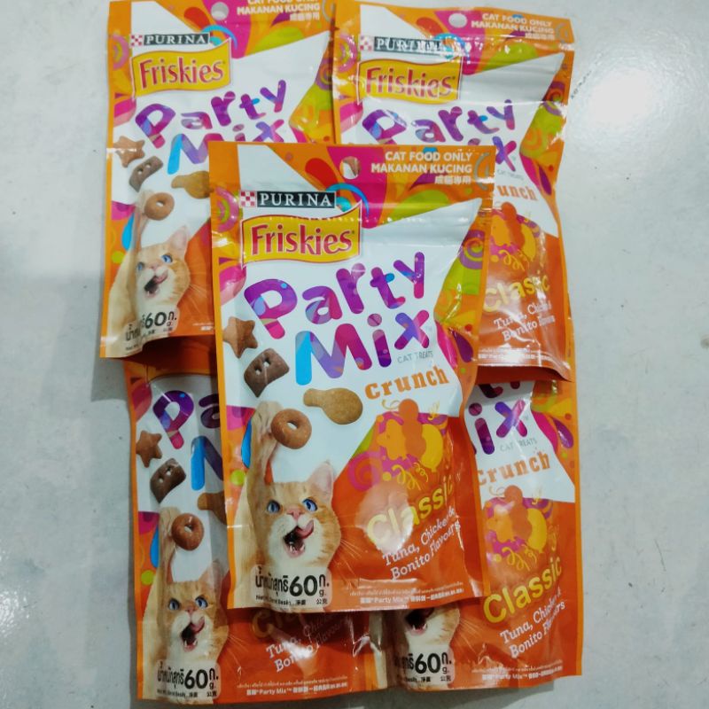 party mix classic tuna chiken 60gr cemilan kucing