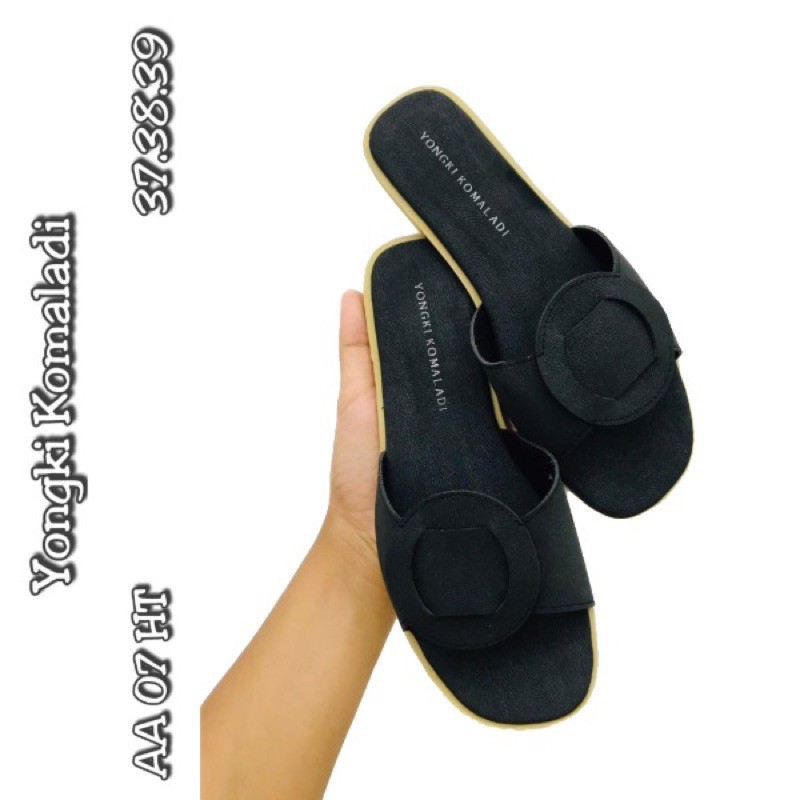sandal yongki hitam bulat slop