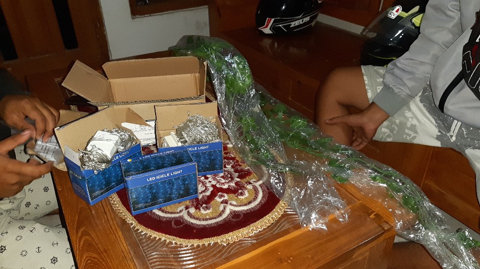 Mystyle Daun Rambat Juntai Bunga Plastik 90x9 Pcs Hias Artifisial Dekorasi Dinding Daun Rambat