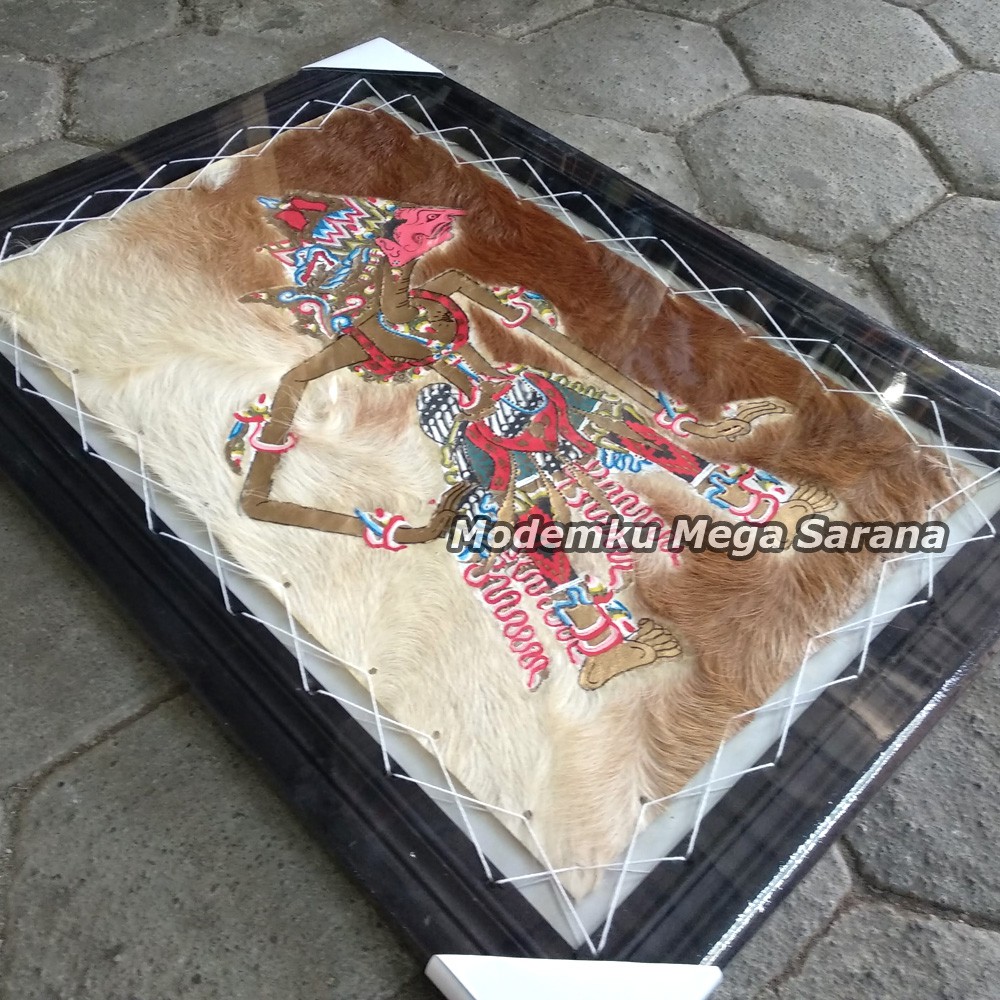 Lukisan Wayang Kulit Baladewa Kulit Kambing - 70x50 Cm Bingkai Hitam