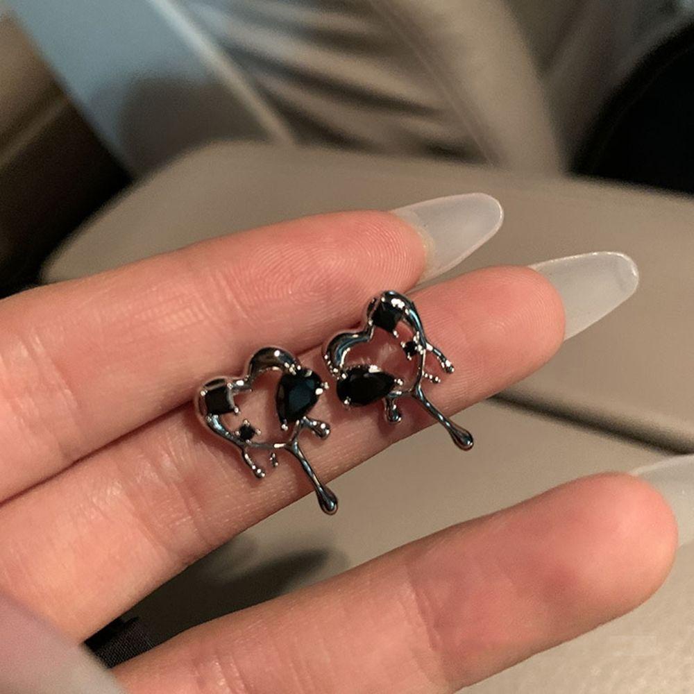 Anting Tusuk TOP Metal Pesta Aesthetic Wanita Hollow Hitam