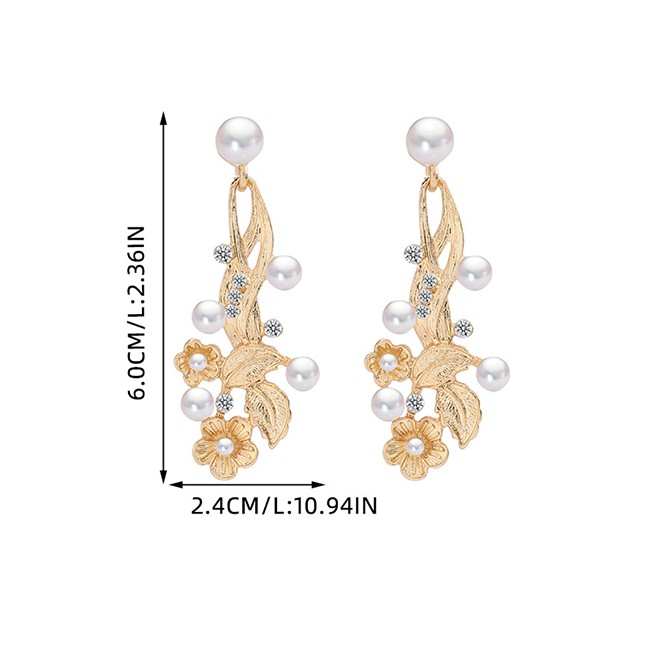 LRC Anting tusuk Fashion Alloy Diamond And Pearl Flower Earrings