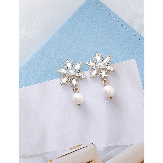 LRC Anting Tusuk Fashion White 925 Silver Needle Snowflake Earrings D48813