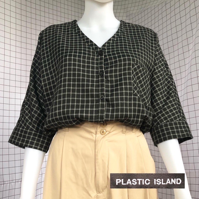 BL-5 - PLASTIC ISLAND Kemeja V-Neck Hitam Grid Black - Look Shop