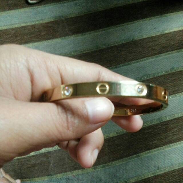 Cartier gelang.. ada tulisan cartier di dalamnya, ngga luntur ngga hitam, bentuk ellips