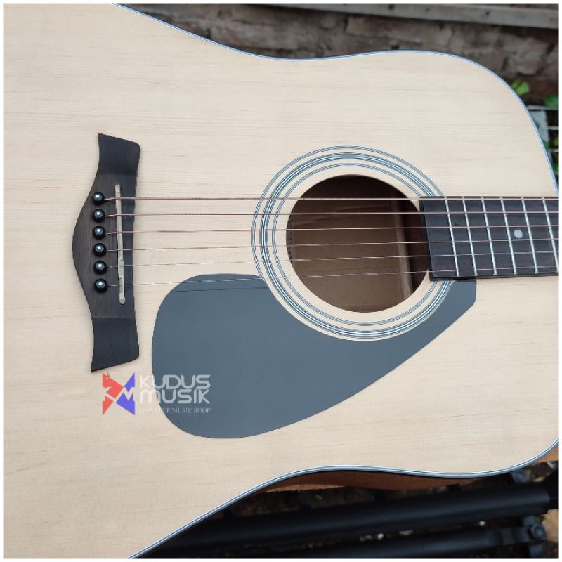 pickguard gitar akustik beskemer model Yamaha f310 hitam
