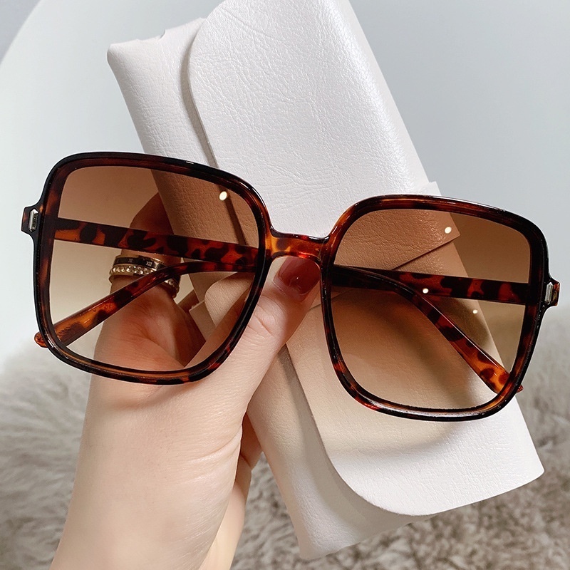 Kacamata Pria/Wanita Kotak Korean Fashion Retro Square Frame Kacamata Hitam Wanita Metal Pantai unglasses Anti Uv400 Terbaru