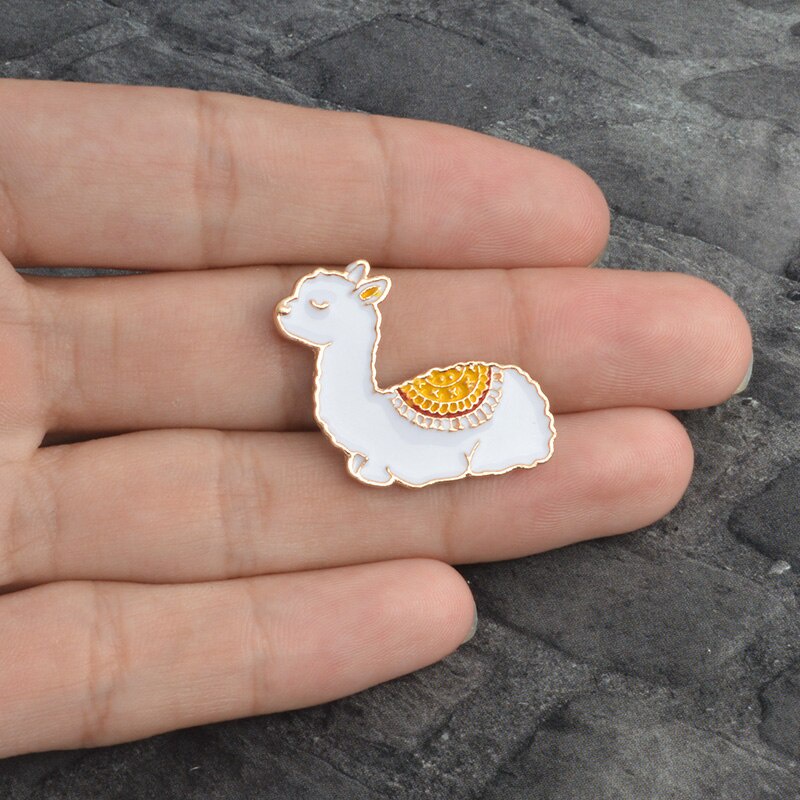 Bros Pin Enamel Bentuk Kartun Hewan Alpaca Bahan Metal Untuk Pria / Wanita