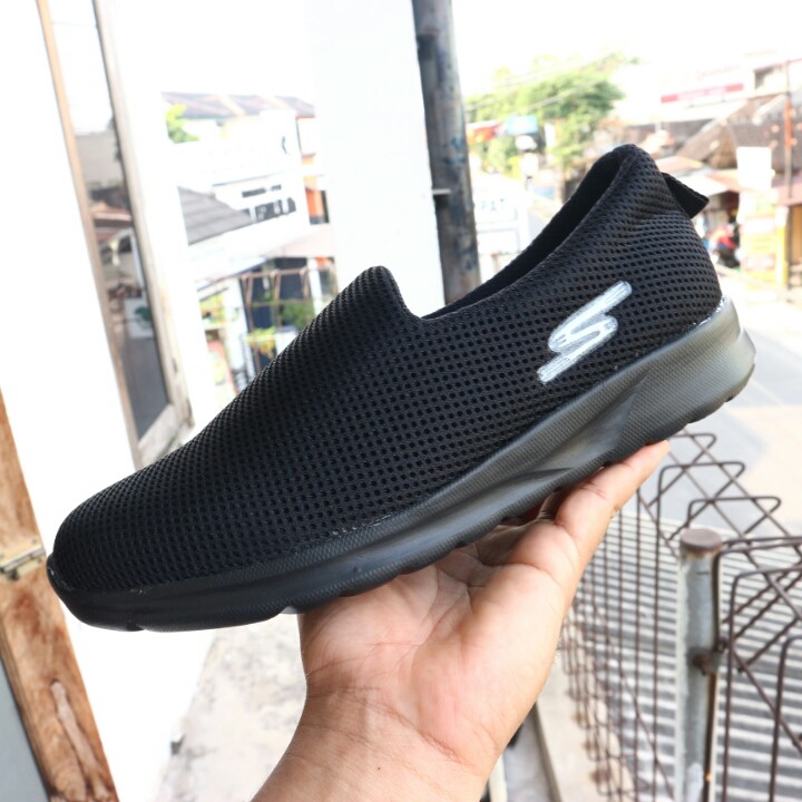 SEPATU SLIP ON PRIA BISA BAYAR COD SEPATU SKECHE FULL BLACK