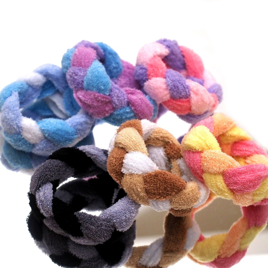 Ikat Rambut JUMBO KENCANG Kepang Handuk Halus Premium / Kuncir Scrunchie Bulu