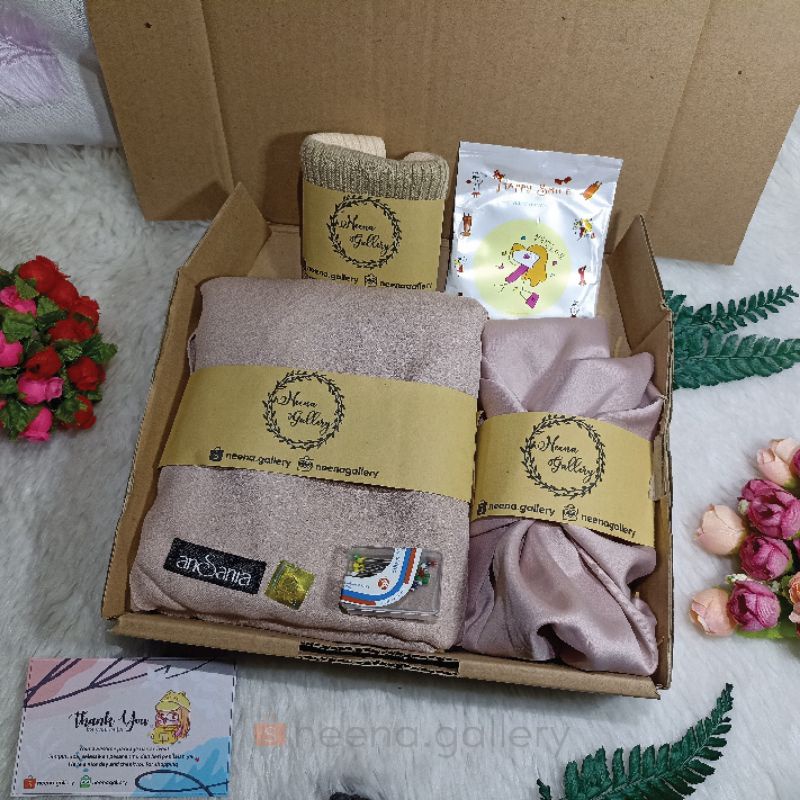 

Hampers Hijab / Hampers Kerudung Ansania Square / Hampers Wisuda / Gift Box Hijab / Kado Ulang Tahun / Kado Wisuda / Hampers Lebaran / Souvenir
