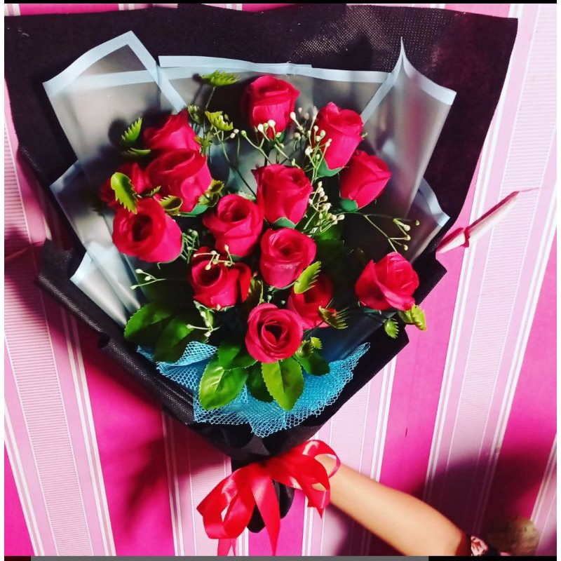 Buket bunga mawar plastik