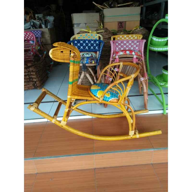 Kuda kudaan jungkit Rotan