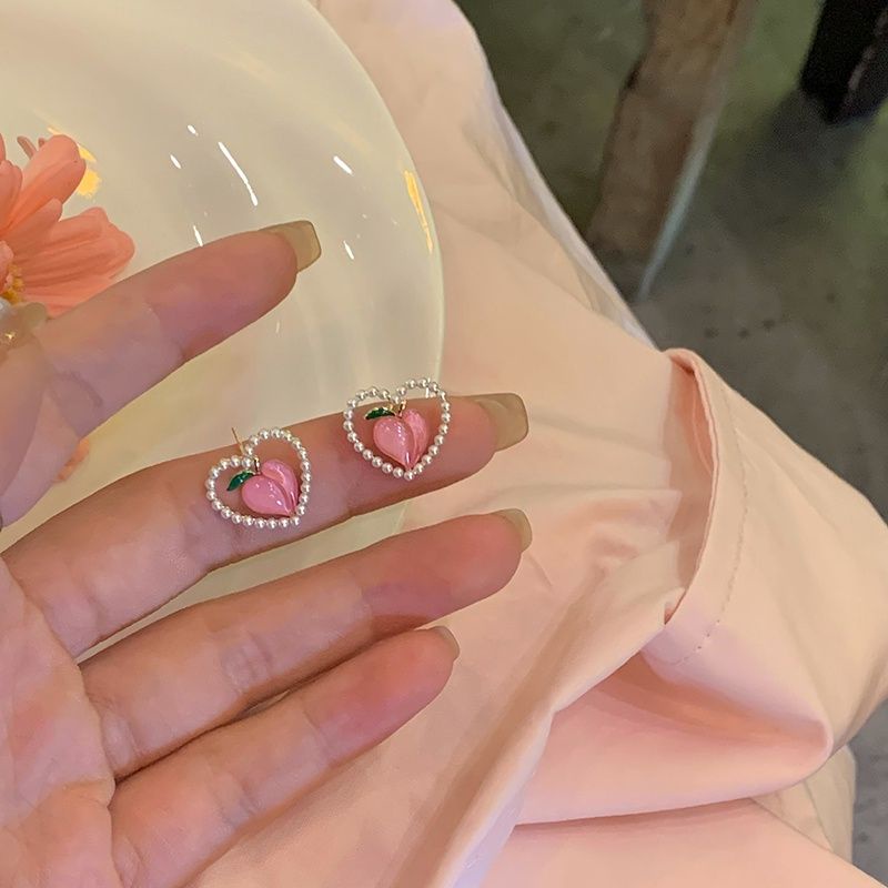 Anting tusuk peach bentuk hati mutiara