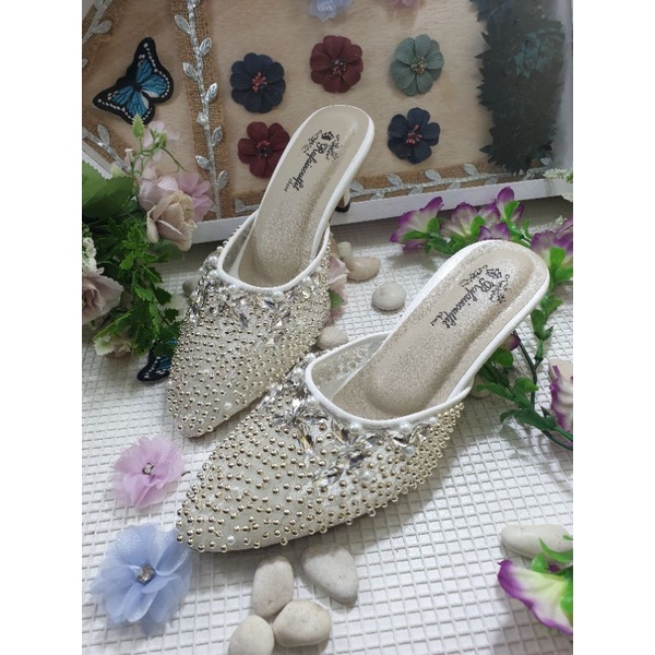 sepatu larrisma putih tinggi 5cm